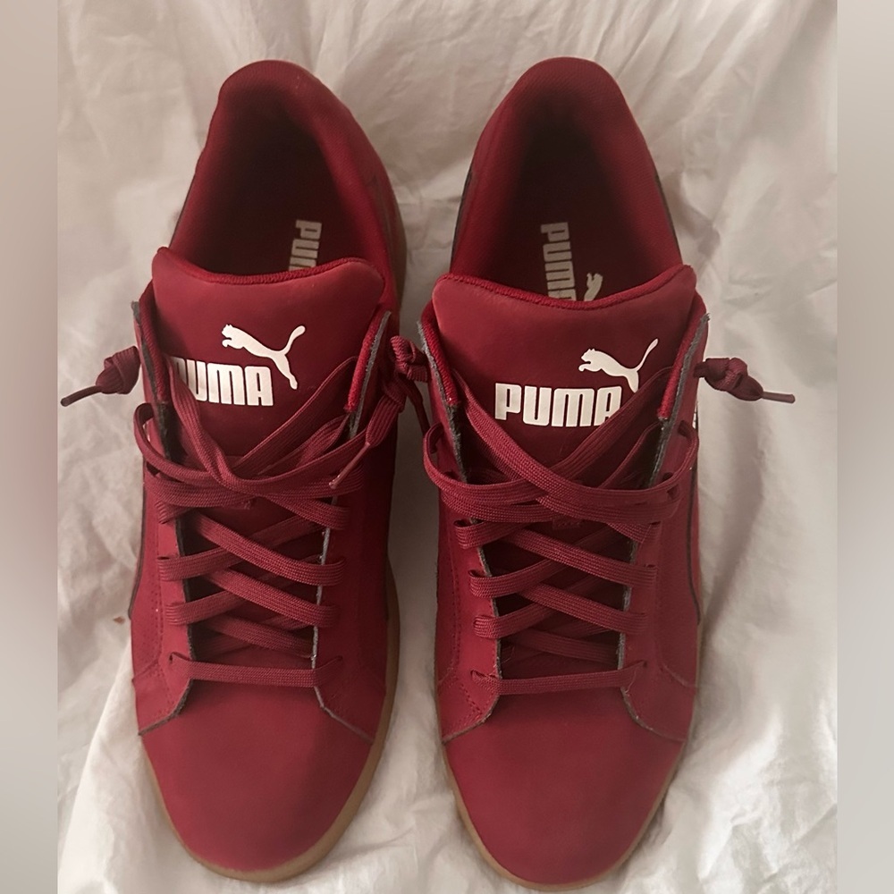 Puma Men’s Perforated Suede Sneakers.  NWOT Cabernet Red Herringbone tread